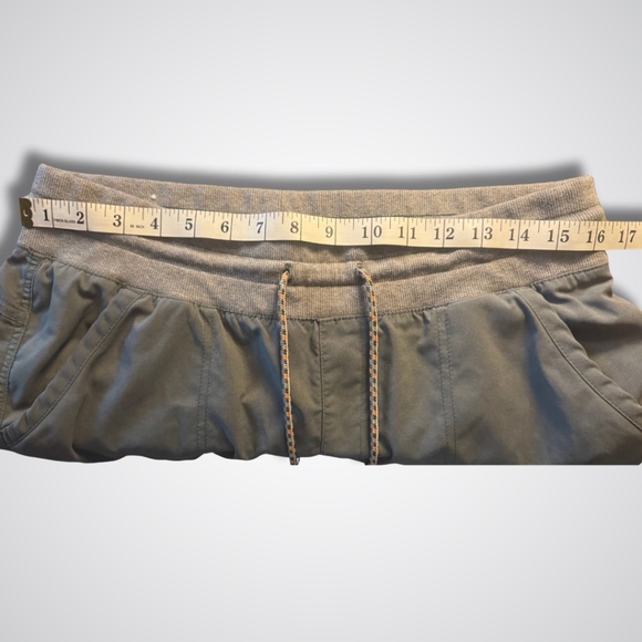 🏔️ Large Columbia Women's Capri Pants | Olive Green | EUC | Adventure Ready! - Picture 3 of 6